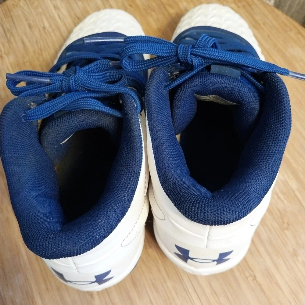 Under Armour Leadoff Mid Cleats 3.5 youth Blue/ White Good Condition